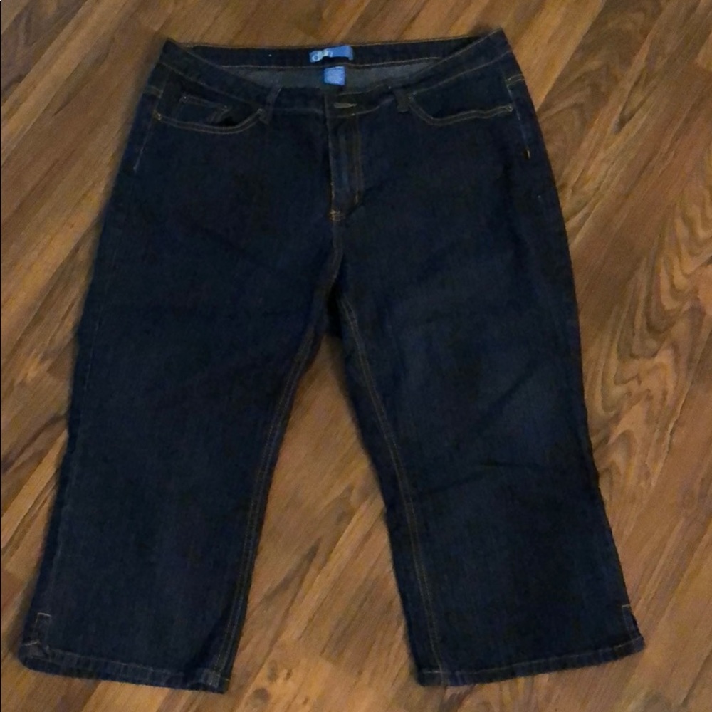 dkin Capris Jeans